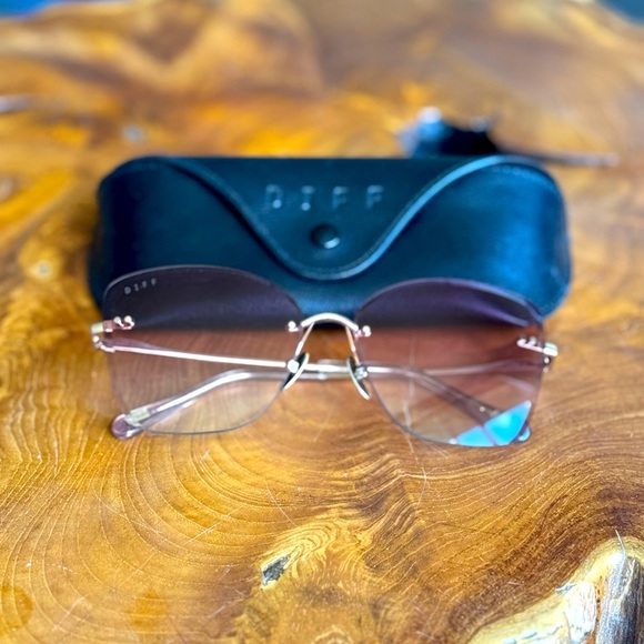 Diff sunglasses frameless with mauve tint - Picture 3 of 9